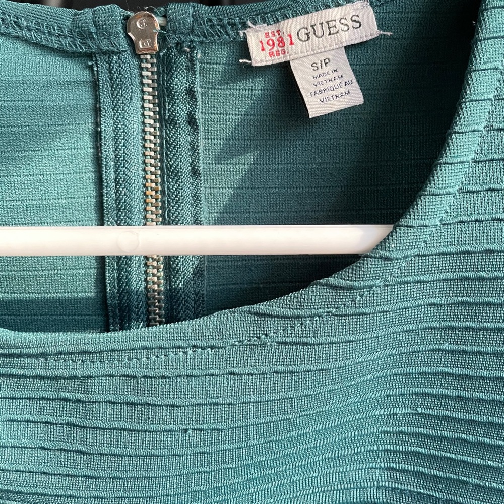 GUESS Crop Top